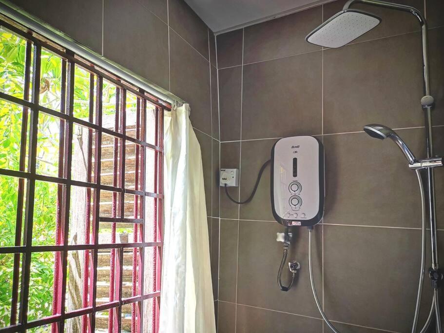 Leju 21 樂居 Explore Malacca From A Riverside House Extérieur photo