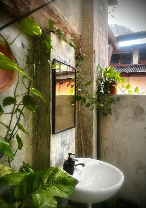 Leju 21 樂居 Explore Malacca From A Riverside House Extérieur photo